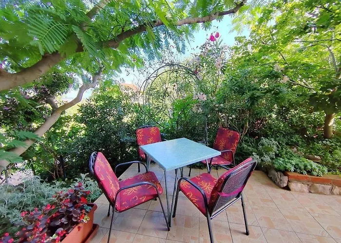 Apartment With Parking Space Barbat, Rab - 25028 Rab Town